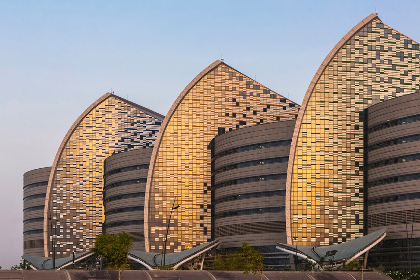 Stainless steel architecture at Sidra Medical and Research Center