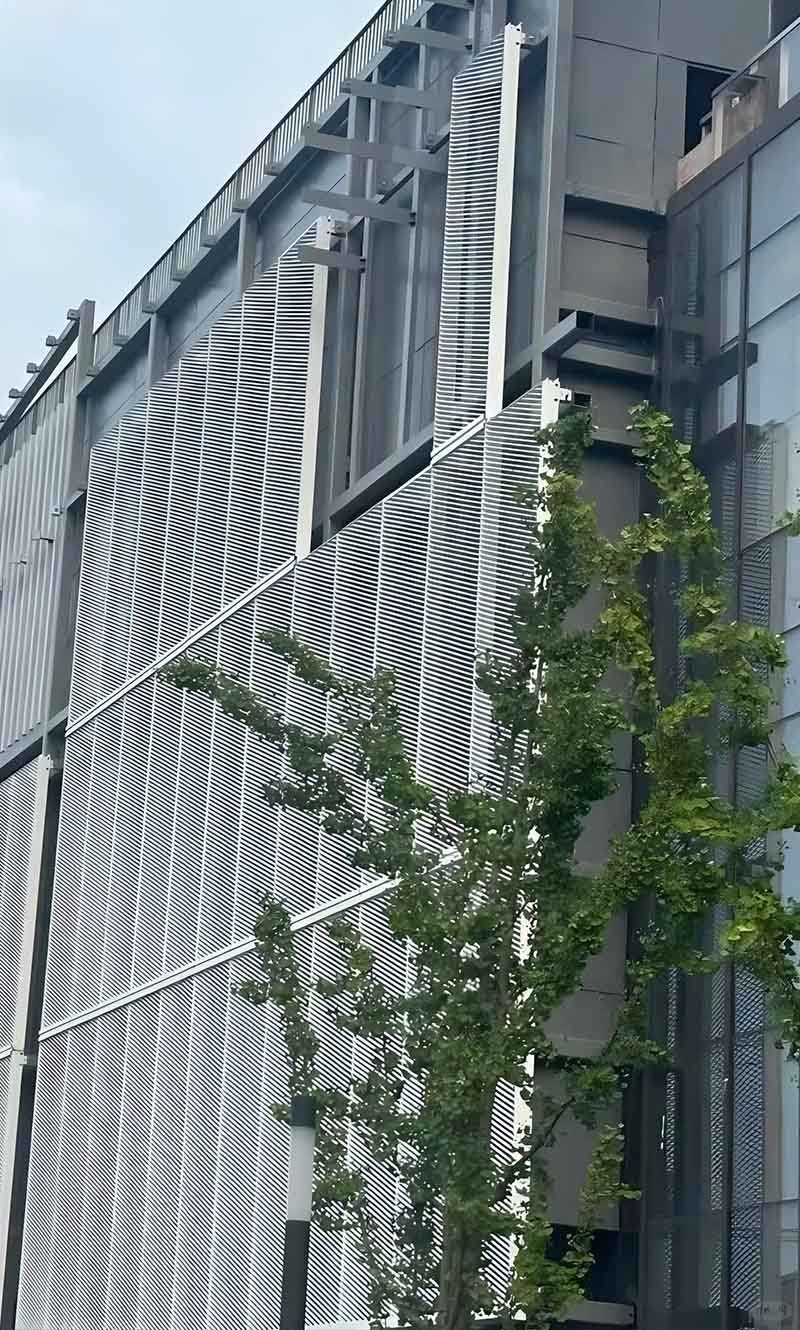 Expanded stainless steel mesh customization for architectural design projects