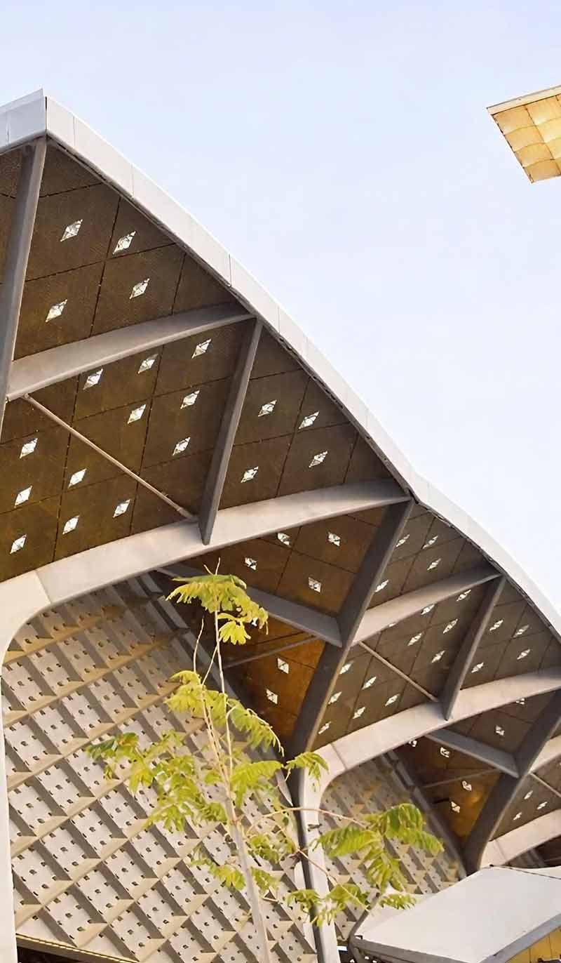 Metal roofing system covering a large airport or railway station terminal