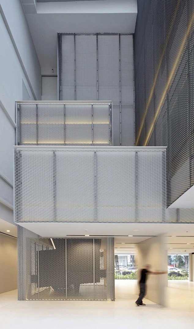 Expanded stainless steel facade mesh adding texture to an architectural exterior