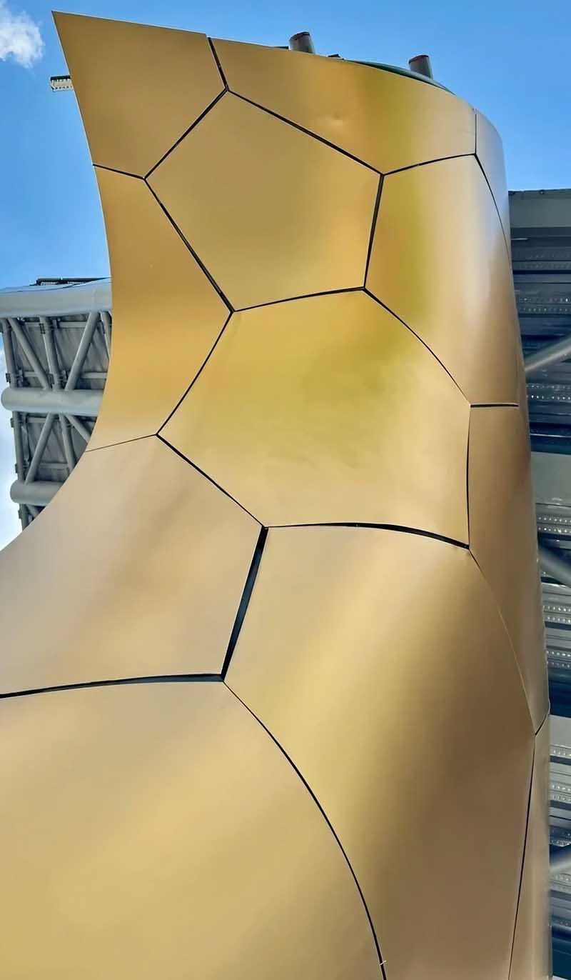 Double-curved aluminium facade panels following the contours of a contemporary architectural project