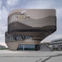 The use of metal wall cladding in the building industry is gaining popularity, and there are many stunning ideas out there that can transform your space. Use of contemporary metal wall cladding with patterns and finishes in creative, modern shapes for contemporary architecture spaces.