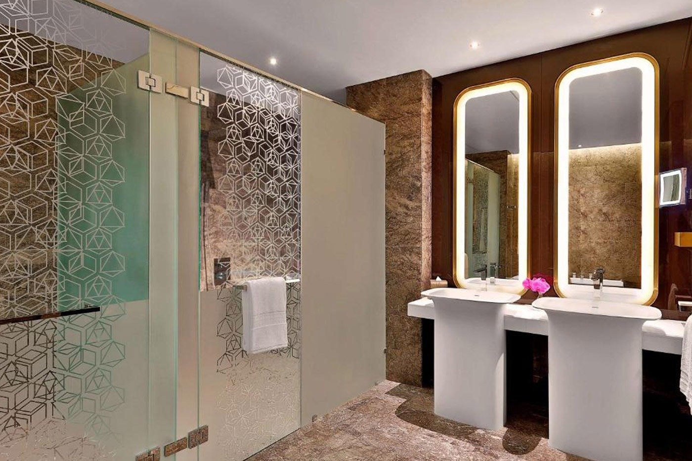 Geometric decorative glass partition in AlRayyan Hotel bathroom