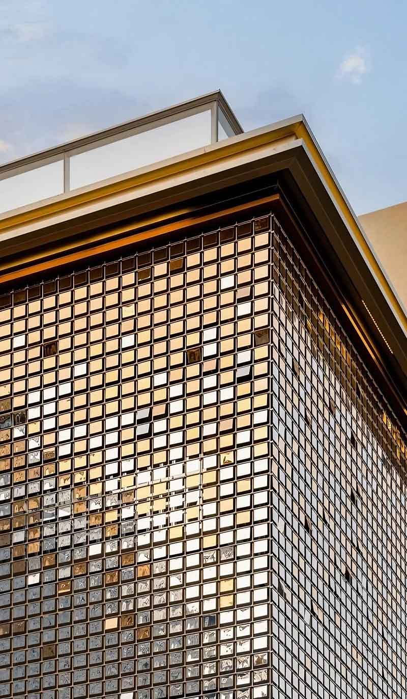Movable facade panels for customized architectural building exteriors